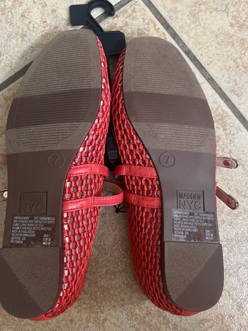NWT Madden NYC Women’s woven Red comfort foam performance insole Flats size 7 - Picture 3 of 3